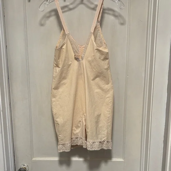 Vintage The Smoother Cream Women's Shapewear and Garter Undergarments Girdle 40